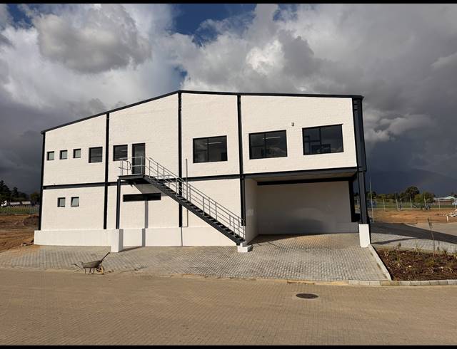 645M² WAREHOUSE FOR SALE IN WELLINGTON CENTRAL